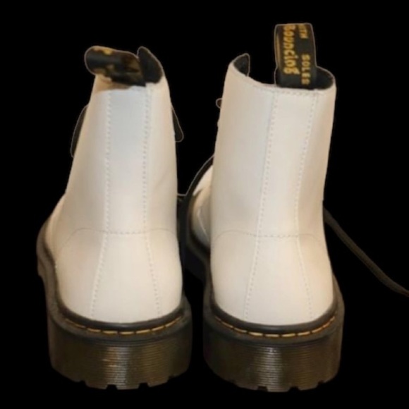DOC DR. MARTENS 7-Hole White Leather Lace-up Boots Women US9/UK7 Men US7/UK5 NWT - Picture 6 of 12